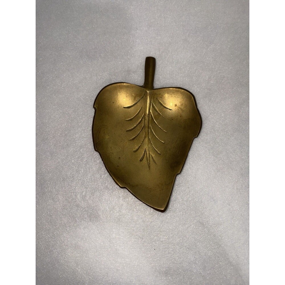 Vintage Solid Brass Leaf Trinket Tray Dish Keys Soap Jewelry 7.5 "x 4.75"